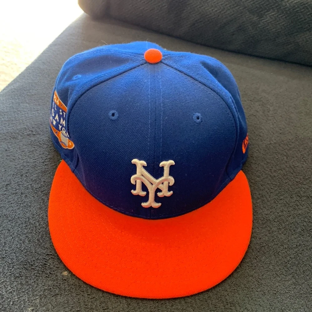 Snap back Hat - Picture 1 of 8